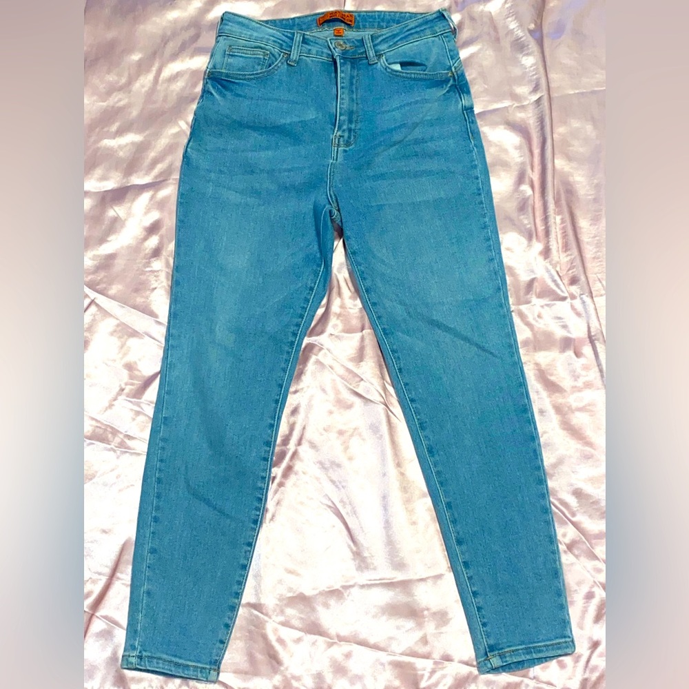 Butt lifting skinny jeans, light blue